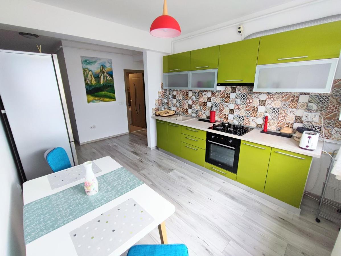 Quiet And Cozy 2 Bedroom Flat With Free Parking Included ฟลอเรชติ ภายนอก รูปภาพ