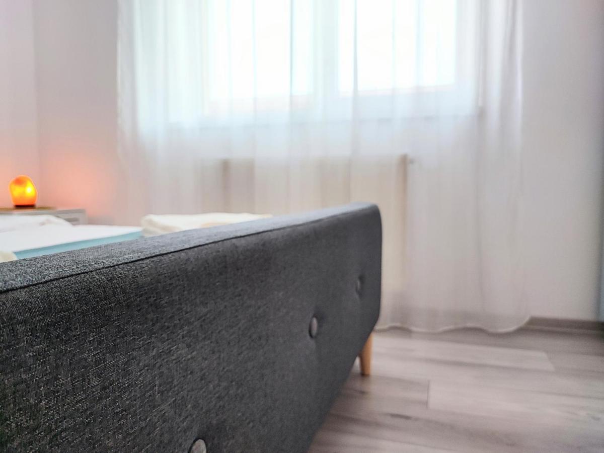 Quiet And Cozy 2 Bedroom Flat With Free Parking Included ฟลอเรชติ ภายนอก รูปภาพ